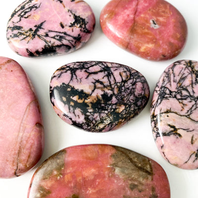 Rhodonite palm stone