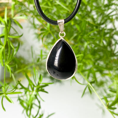Obsidian pendant for protection