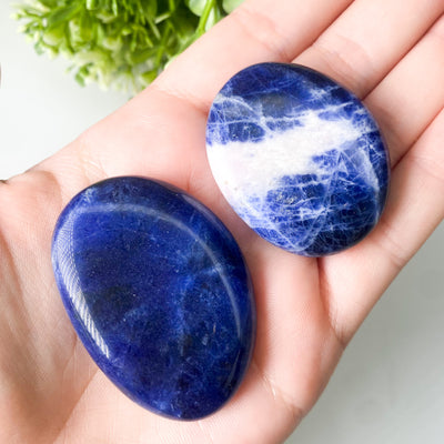 Sodalite palm stone