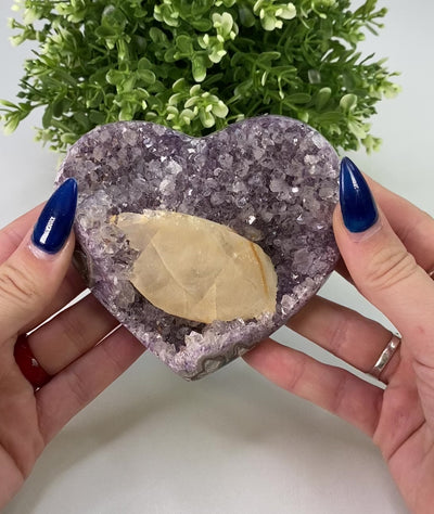Amethyst heart with Calcite inclusion