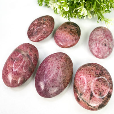 Rhodonite palm stone