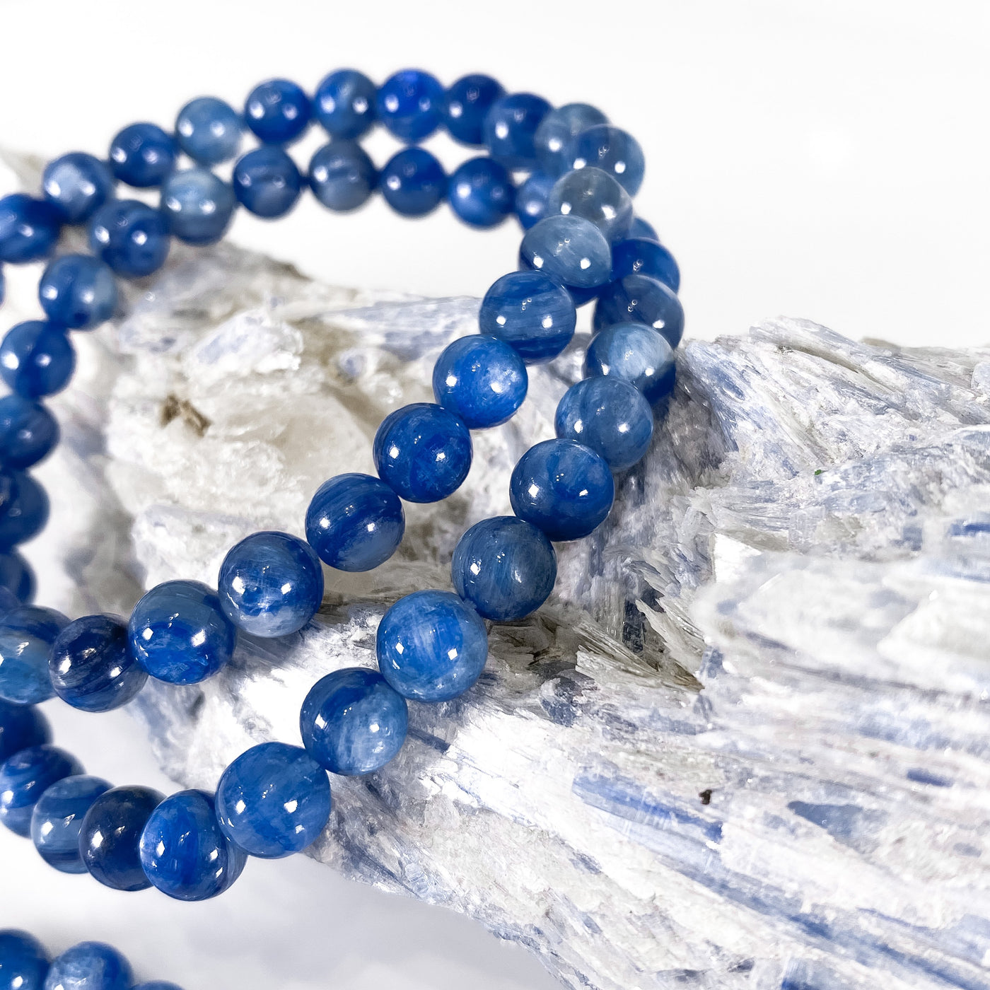 Blue Kyanite Bracelet for Visualisation